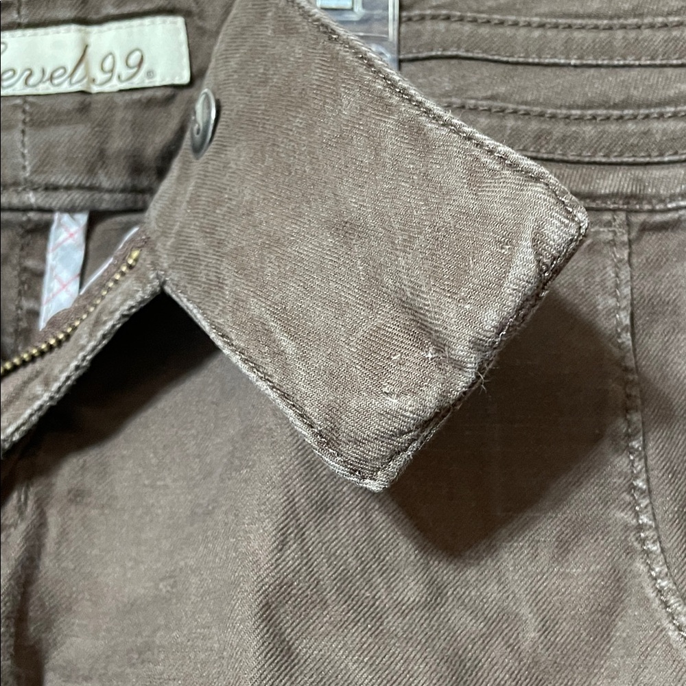 Level 99 Women's Dark Brown Casual Jean-Style Shorts - Picture 3 of 10